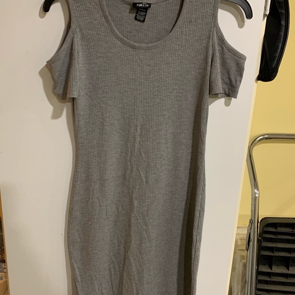 Ribbed cold shoulder dress - Picture 2 of 3